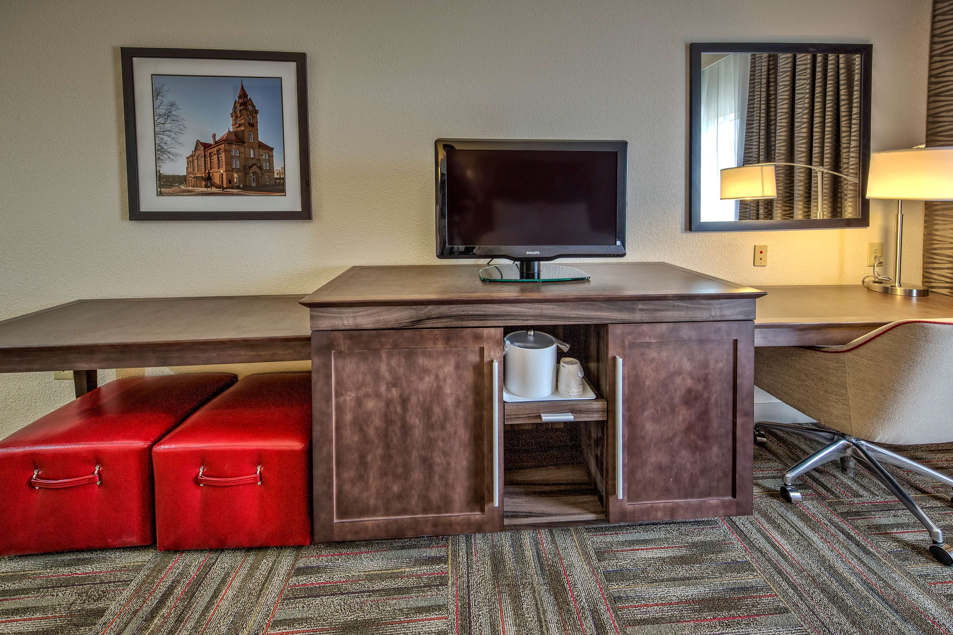 Hampton Inn Newberry Opera House - Tap to explore photos