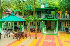 Cedar Woods - A Boutique Resort (In House Parking)