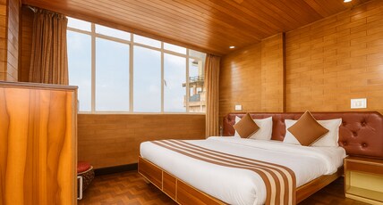 Hotel Apsara Pure Veg- 300 meters from Mall Road Room Type - Deluxe Room( Tea Garden Valley View) Hotel Apsara Pure Veg- 300 meters from Mall Road Room Type - Deluxe Room( Tea Garden Valley View)