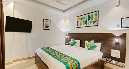 Treebo Aishwarya Grand - 4 Km From Promenade Beach Room Type - Standard Room
