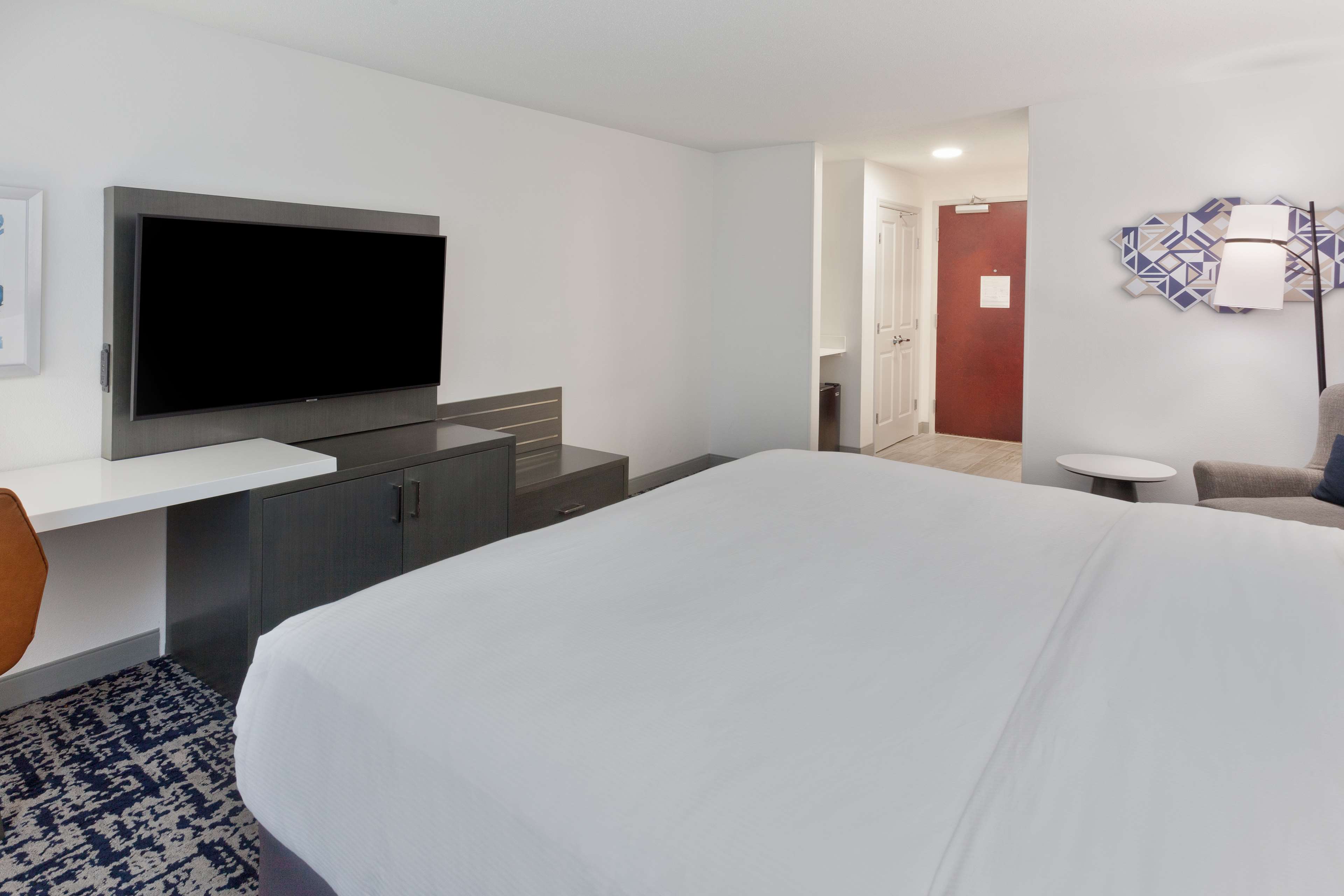 DoubleTree by Hilton Dothan - Tap to explore photos