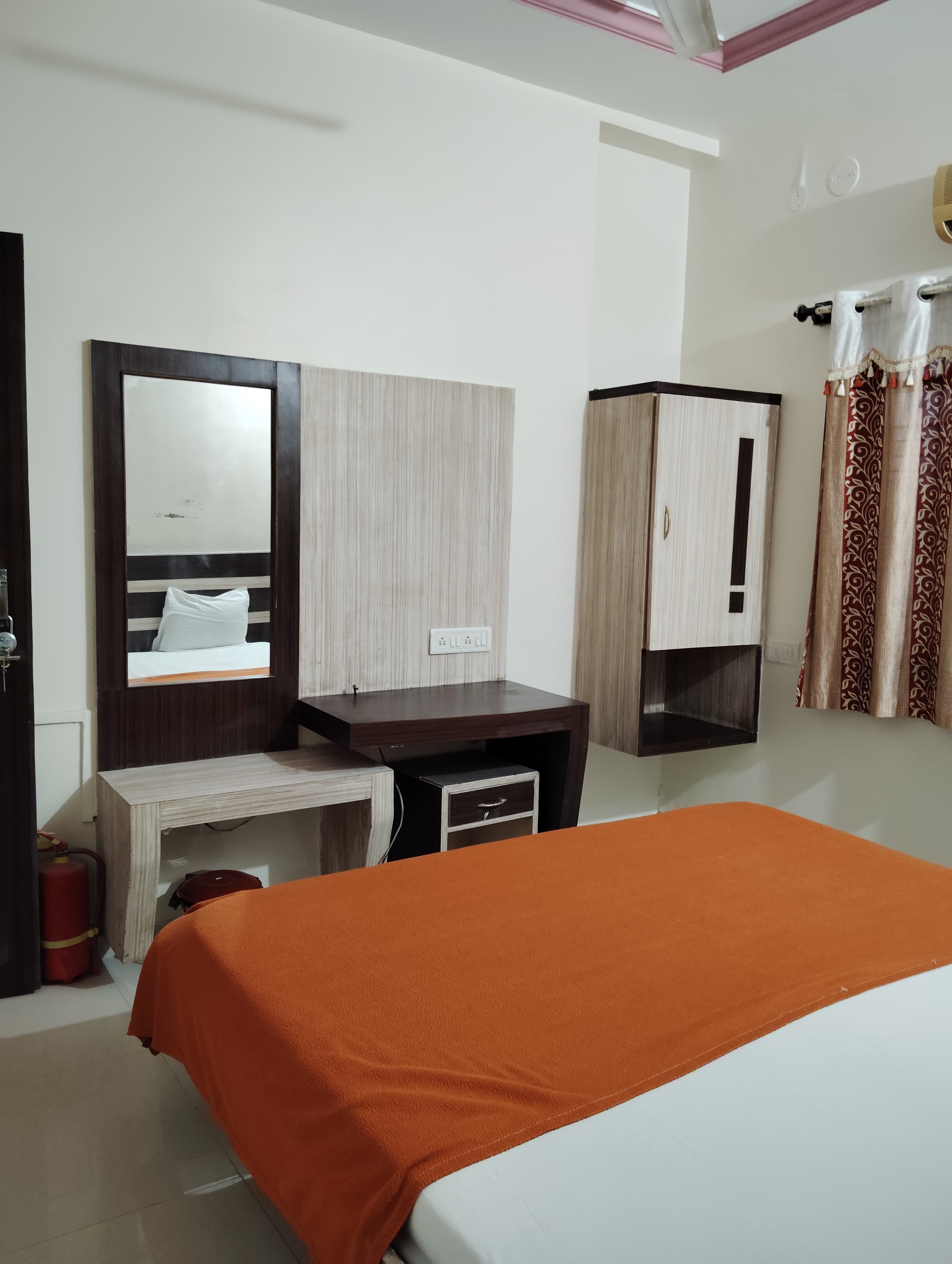 Hotel Vishwatara and Lodging - Tap to explore photos