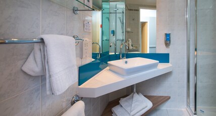 Holiday Inn Express MILTON KEYNES Room Type - 1 Double Standard with Free Hot Breakfast Holiday Inn Express MILTON KEYNES Room Type - 1 Double Standard with Free Hot Breakfast