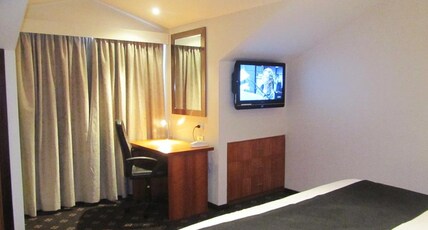 Best Western Plus Goulburn Room Type - Apartment - 1 King 1 Queen Bed, Non-Smoking, Two Bedrooms, Sofabed For One Person, First Floor, Spli Best Western Plus Goulburn Room Type - Apartment - 1 King 1 Queen Bed, Non-Smoking, Two Bedrooms, Sofabed For One Person, First Floor, Spli