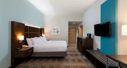 Holiday Inn Express & Suites GRENADA Room Type - 1 King Bed Standard Comm Access Tub