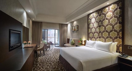 Sunway Hotel Putra Kuala Lumpur Room Type - Deluxe Balcony with Bathtub - Twin Towers View Sunway Hotel Putra Kuala Lumpur Room Type - Deluxe Balcony with Bathtub - Twin Towers View