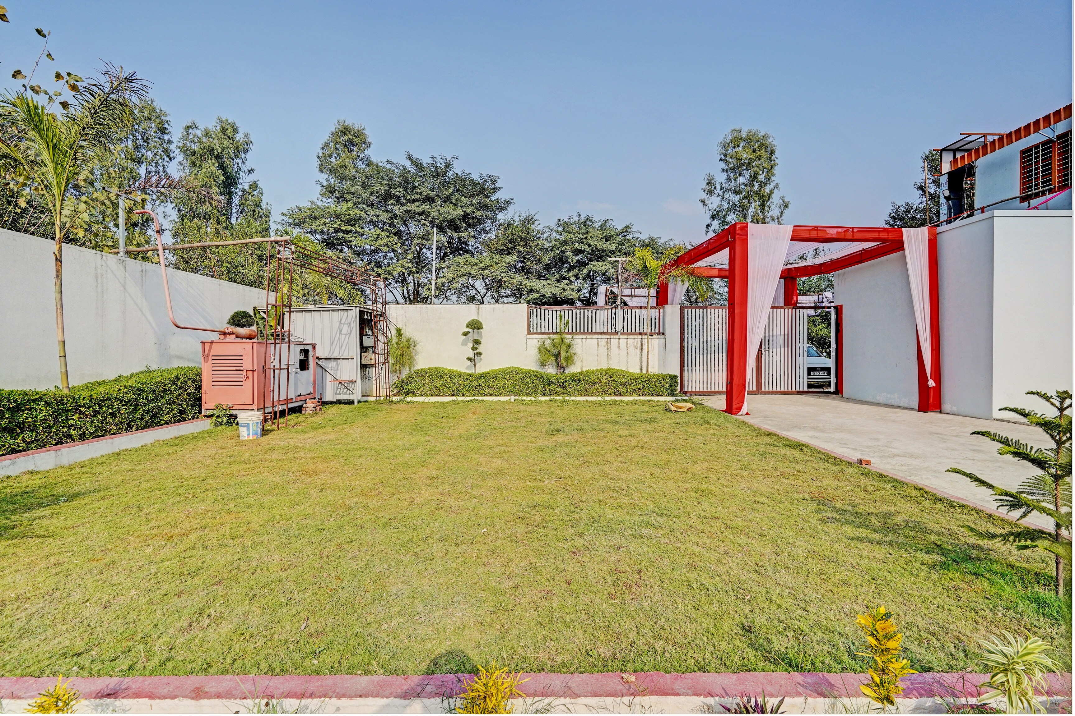 OYO 816284 Vashudev Garden - Tap to explore photos