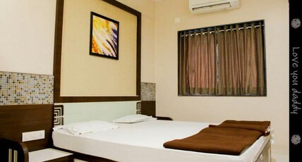 O Hotel Room Type - Deluxe Room A.C. With King Bed.