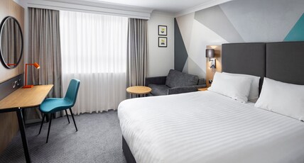 Holiday Inn GLOUCESTER - CHELTENHAM Room Type - 1 Super King Bed Standard Sofa Bed