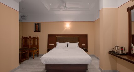 HOTEL VASHANTH KRISHNA Room Type - Deluxe Room