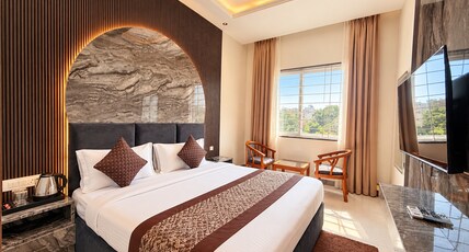 Hotel Glumol Room Type - Deluxe Room