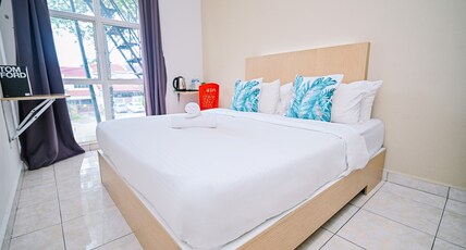 Swing & Pillows - KL Sri Petaling Room Type - Deluxe King Room