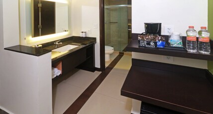 Holiday Inn Express - Tuxpan Room Type - 1 King Standard