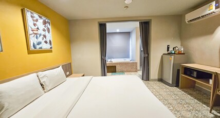 Recenta Suite Phuket Suanluang by Deevana Room Type - Superior with Bathtub Recenta Suite Phuket Suanluang by Deevana Room Type - Superior with Bathtub