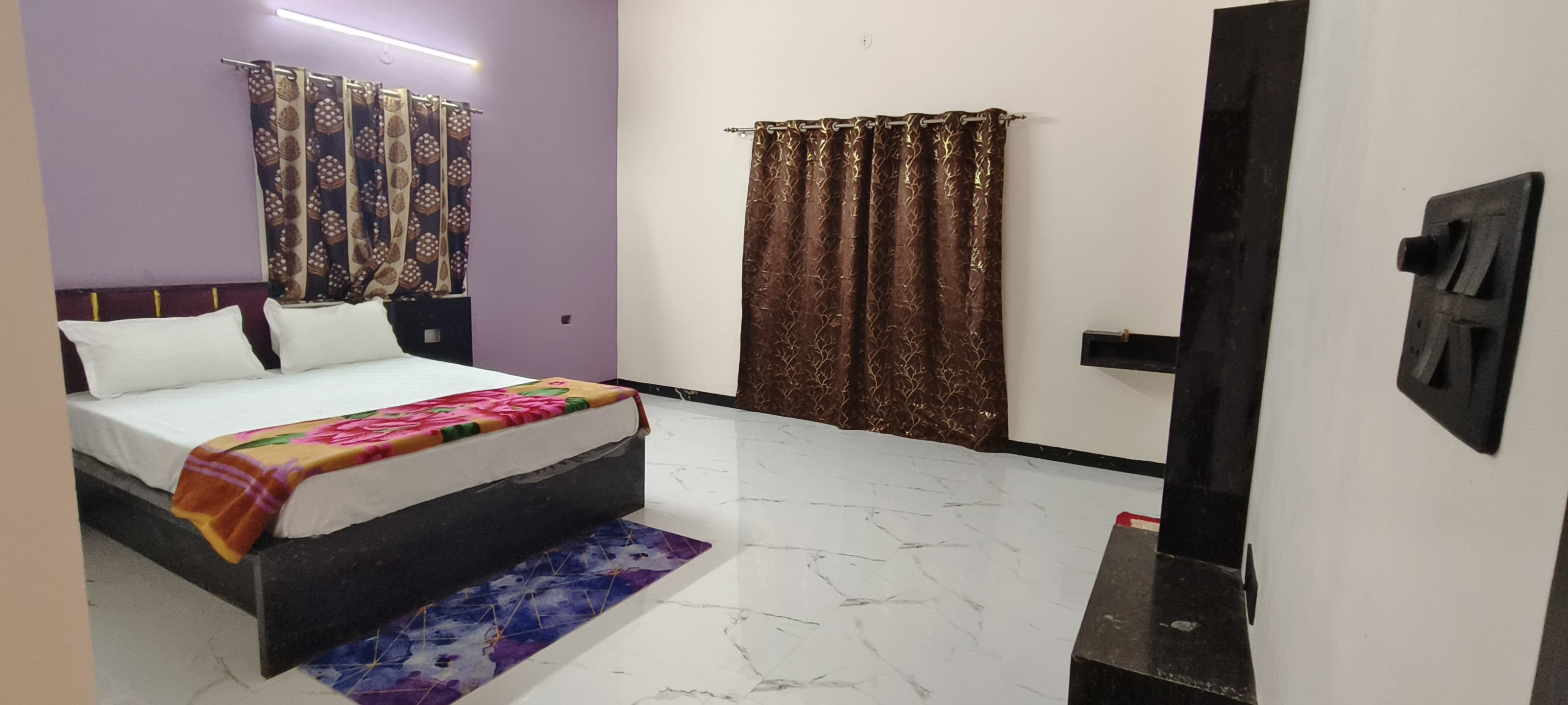 4S Hotel - Tap to explore photos