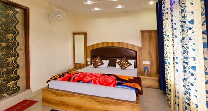 Mohan Homestay Room Type - Deluxe Room