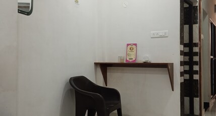 JVR Homestay Room Type - Deluxe room with Attached Washroom