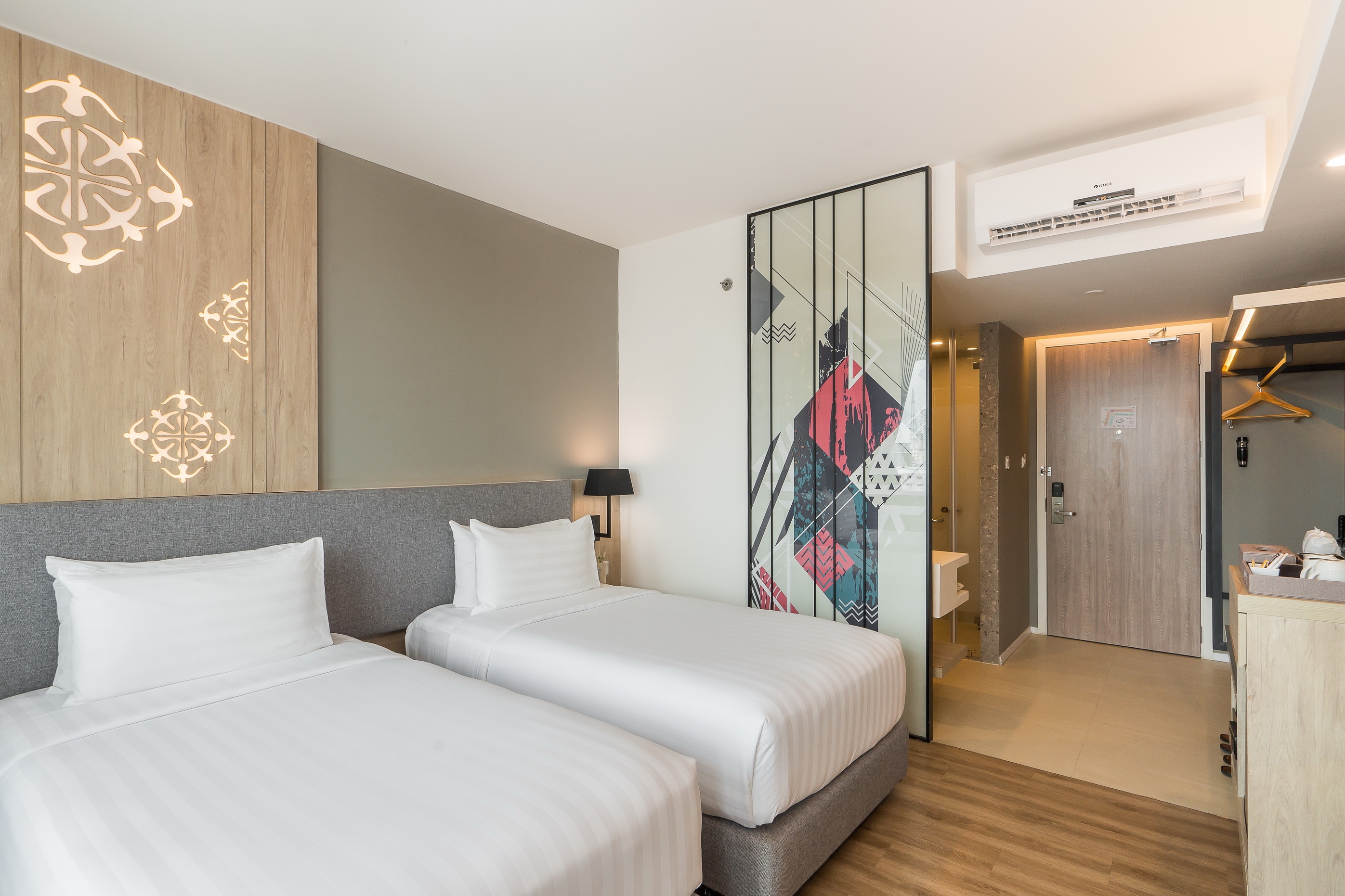 Hotel Amber Pattaya - Tap to explore photos