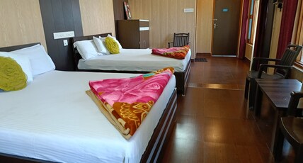Joshi Holiday Home Stay Room Type - Deluxe Family Room