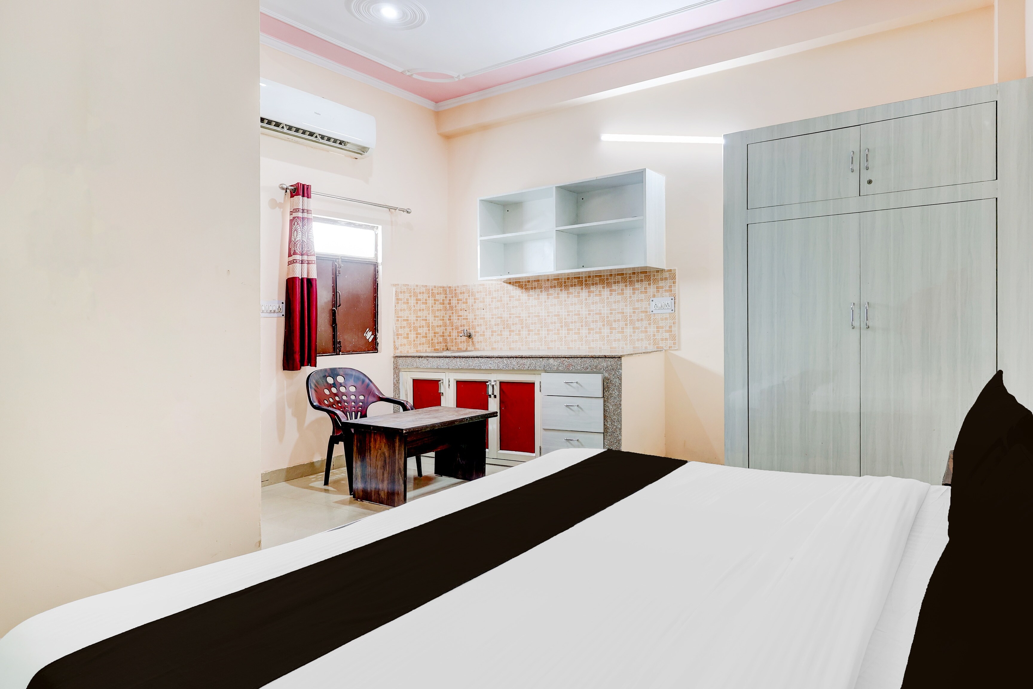 SPOT ON by OYO Hotel Dezire Dhankot Chowk - Tap to explore photos