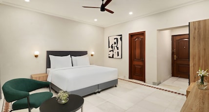 Country Inn Smart Stays - Golf Course Road Room Type - Classic Room Country Inn Smart Stays - Golf Course Road Room Type - Classic Room