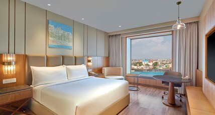 DoubleTree By Hilton Varanasi Room Type - Premium King Pool View