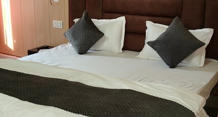 Yellow Divine Stay Near Baglamukhi Room Type - Standard Ac Room (103)