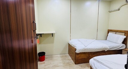 HOTEL HAVEN MUMBAI Room Type - King Bed Room commom washroom