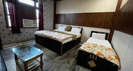 Maruti Nandan Dham / 300 meter from Ram Mandir Room Type - Super Twin room 