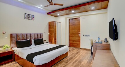 Townhouse Sector 47 Near Medanta Room Type - Deluxe with Balcony Townhouse Sector 47 Near Medanta Room Type - Deluxe with Balcony