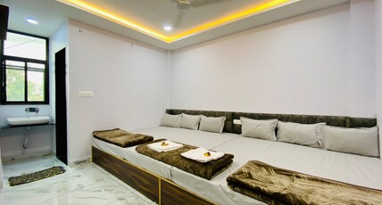Hotel Laxmi palace and restaurant Room Type - Six Bed AC Room
