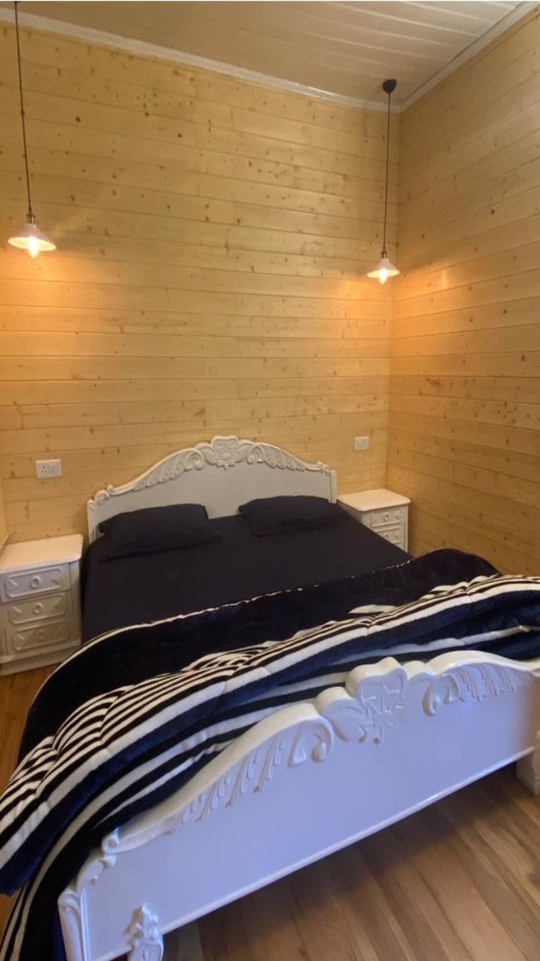 Bell Vue Cottages| Mountain-view Rooms - Tap to explore photos