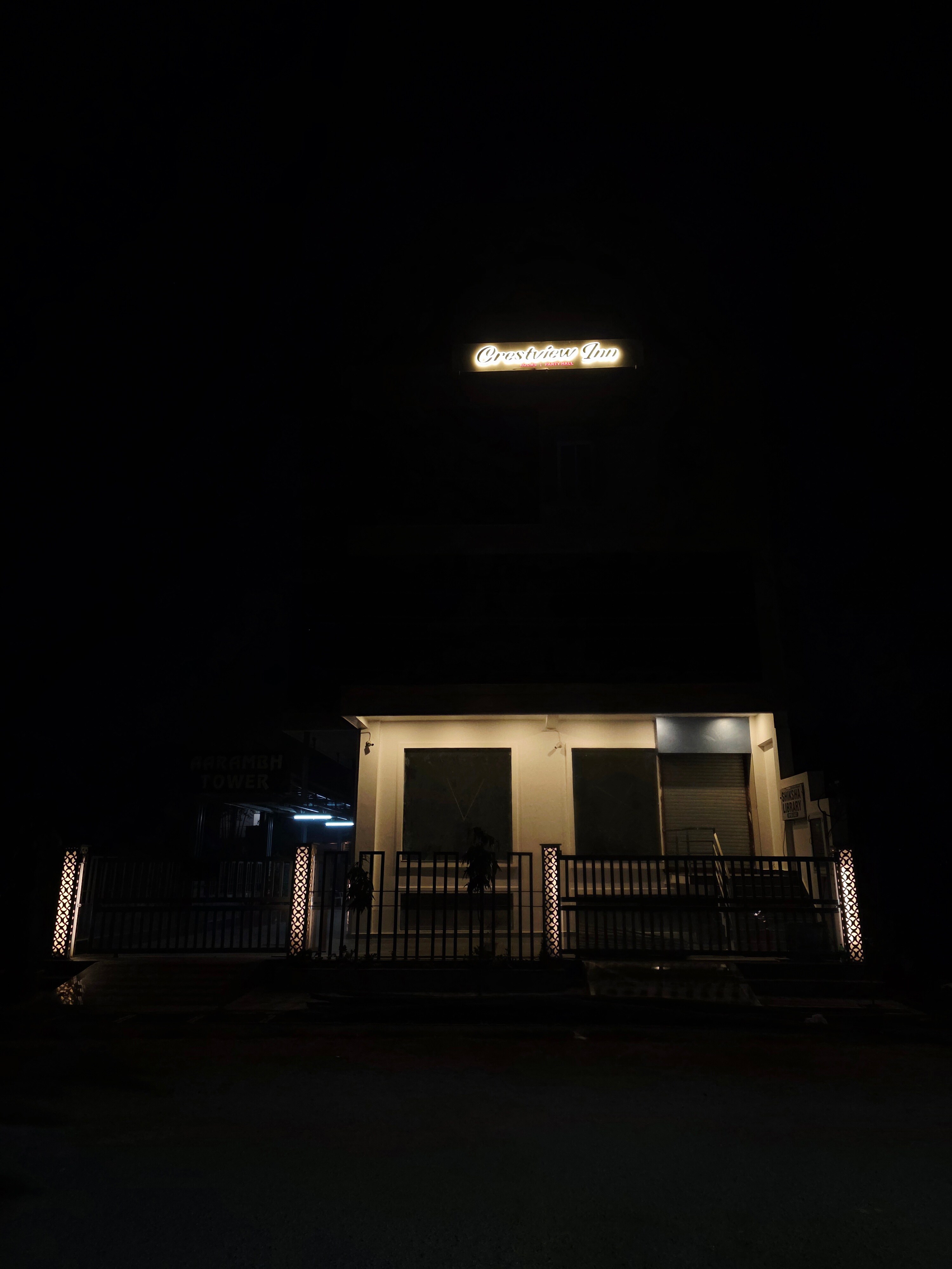 Crestview Inn - Tap to explore photos