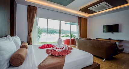 Phi Phi Cliff Beach Resort Room Type - Luxury Beach Front