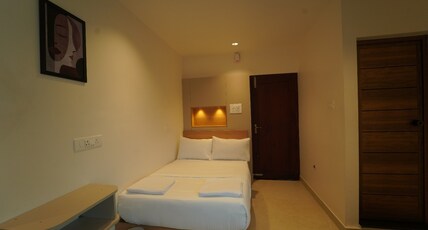 Saba's Courtyard Room Type - Queen Room