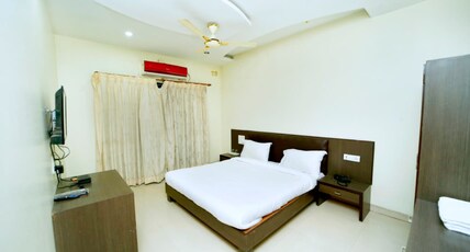 HOTEL SAI PALACE EXECUTIVE LODGING Room Type - Super Deluxe Room