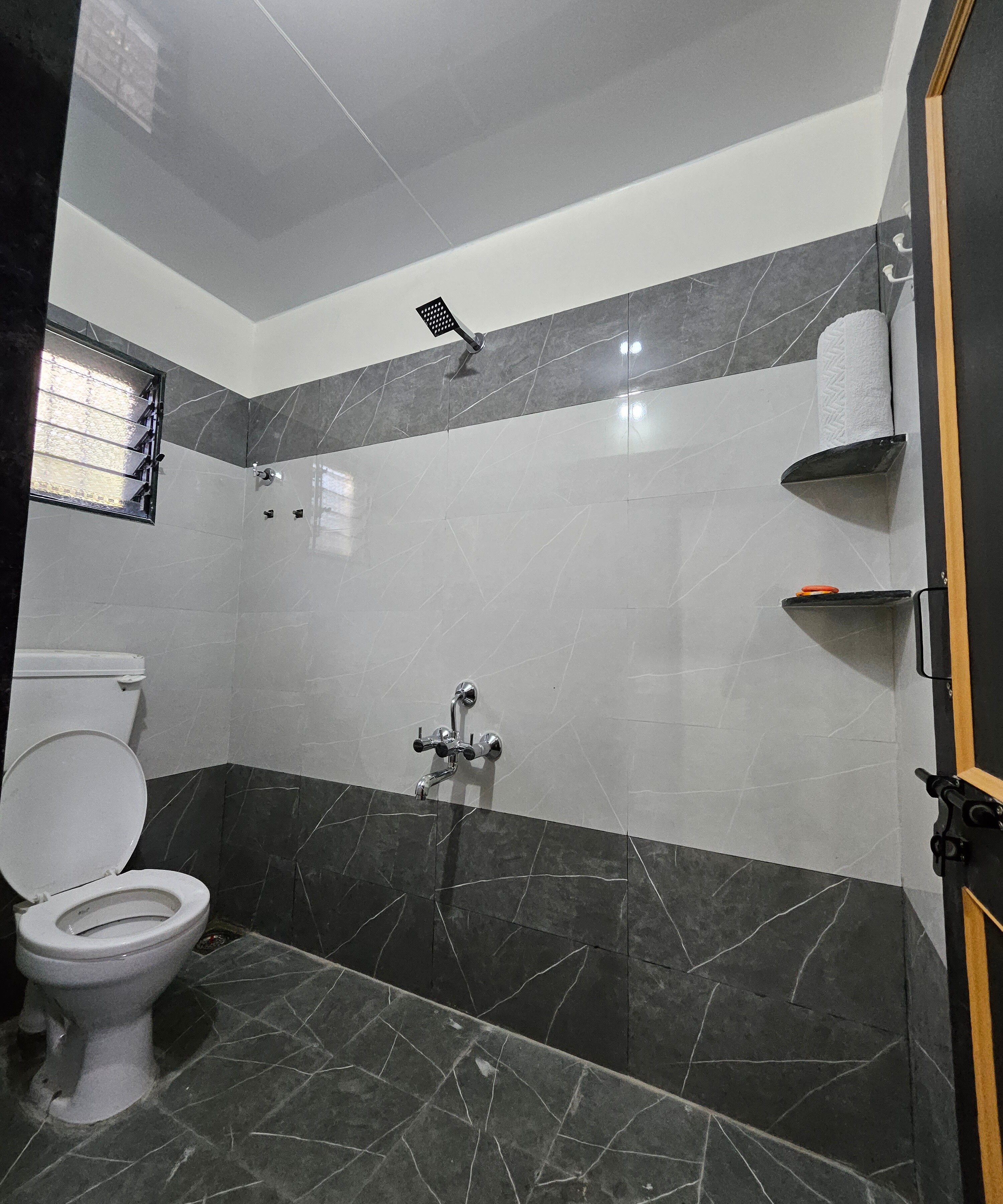 SANJEEVANI GUESTHOUSE - Tap to explore photos