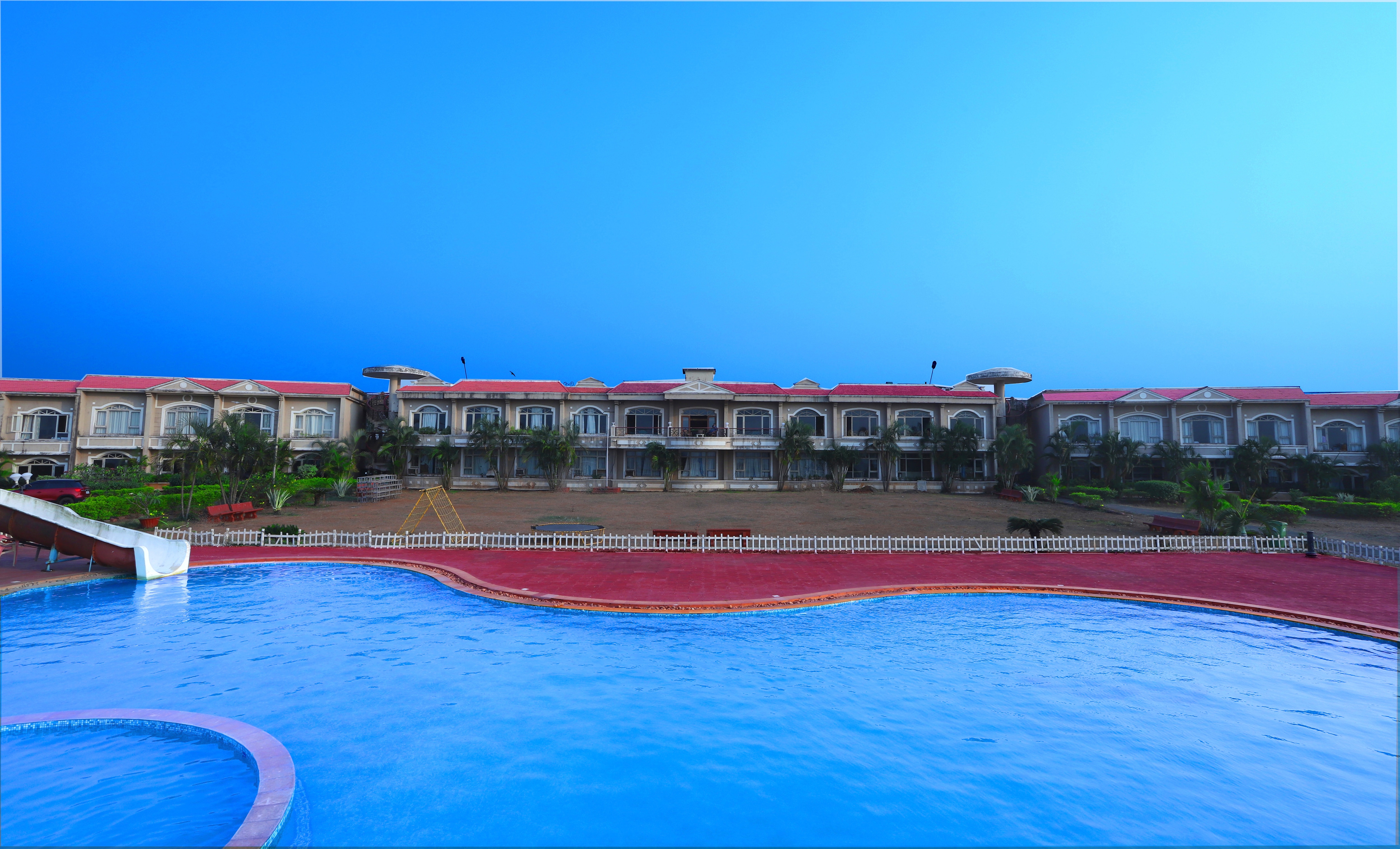 Kohinoor Samudra Beach Resort - Tap to explore photos