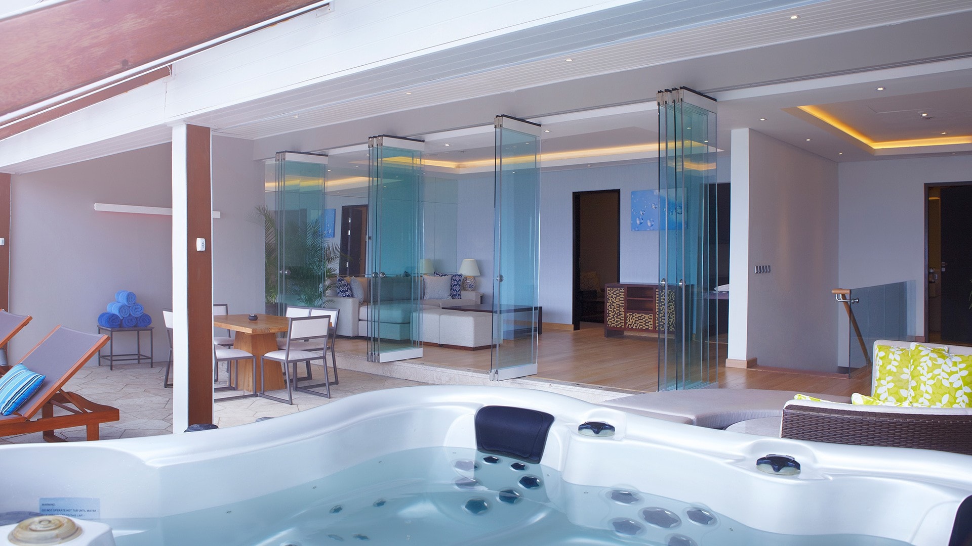 Double-Six Luxury Hotel Seminyak - Tap to explore photos