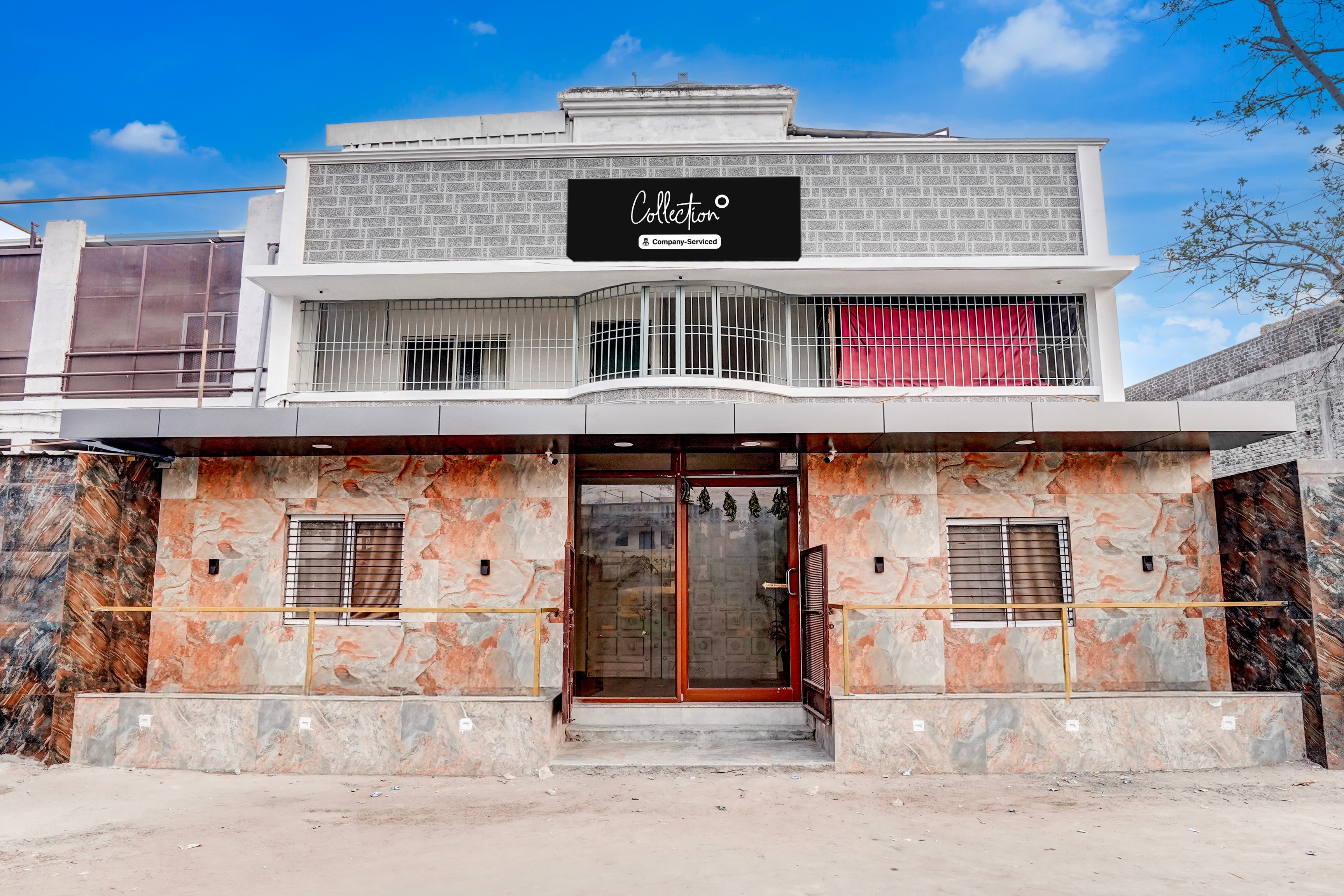 Collection O Vadodara Airport Formerly Milan Party Hall - Tap to explore photos