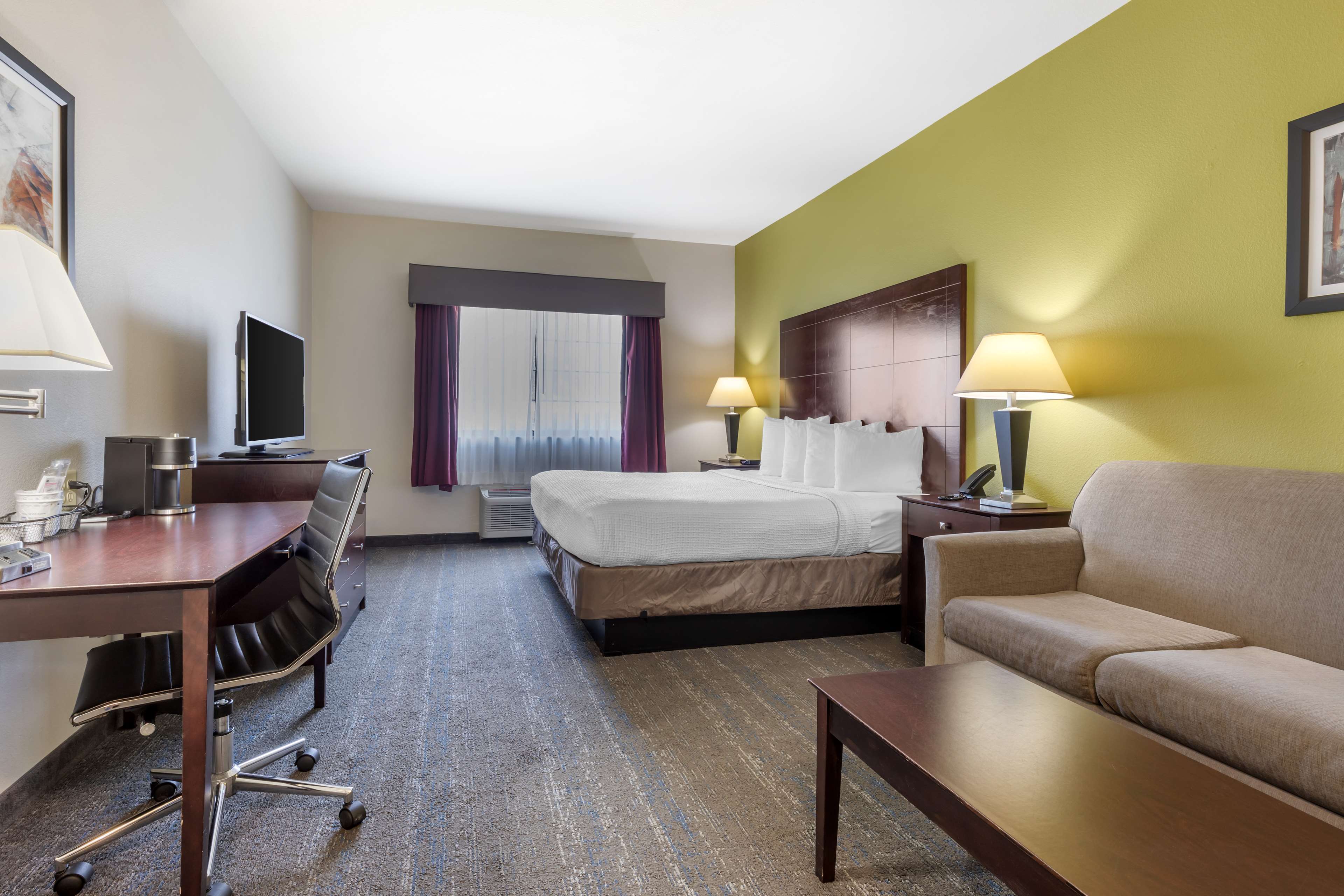 Best Western Plus Mansfield Inn & Suites - Tap to explore photos