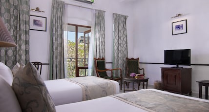 Queen's Hotel, Kandy Room Type - Superior Room with Pool View Queen's Hotel, Kandy Room Type - Superior Room with Pool View