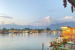 Young Bombay Premium Heritage Houseboat