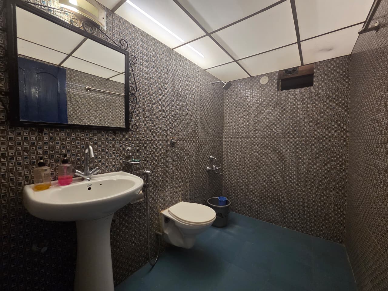 Hotel Linda by Dia Hotels - Tap to explore photos