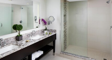 DoubleTree by Hilton Manchester Downtown Room Type - 1 KING PRESIDENTIAL SUITE