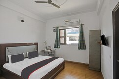 Super Hotel Naveen Stay