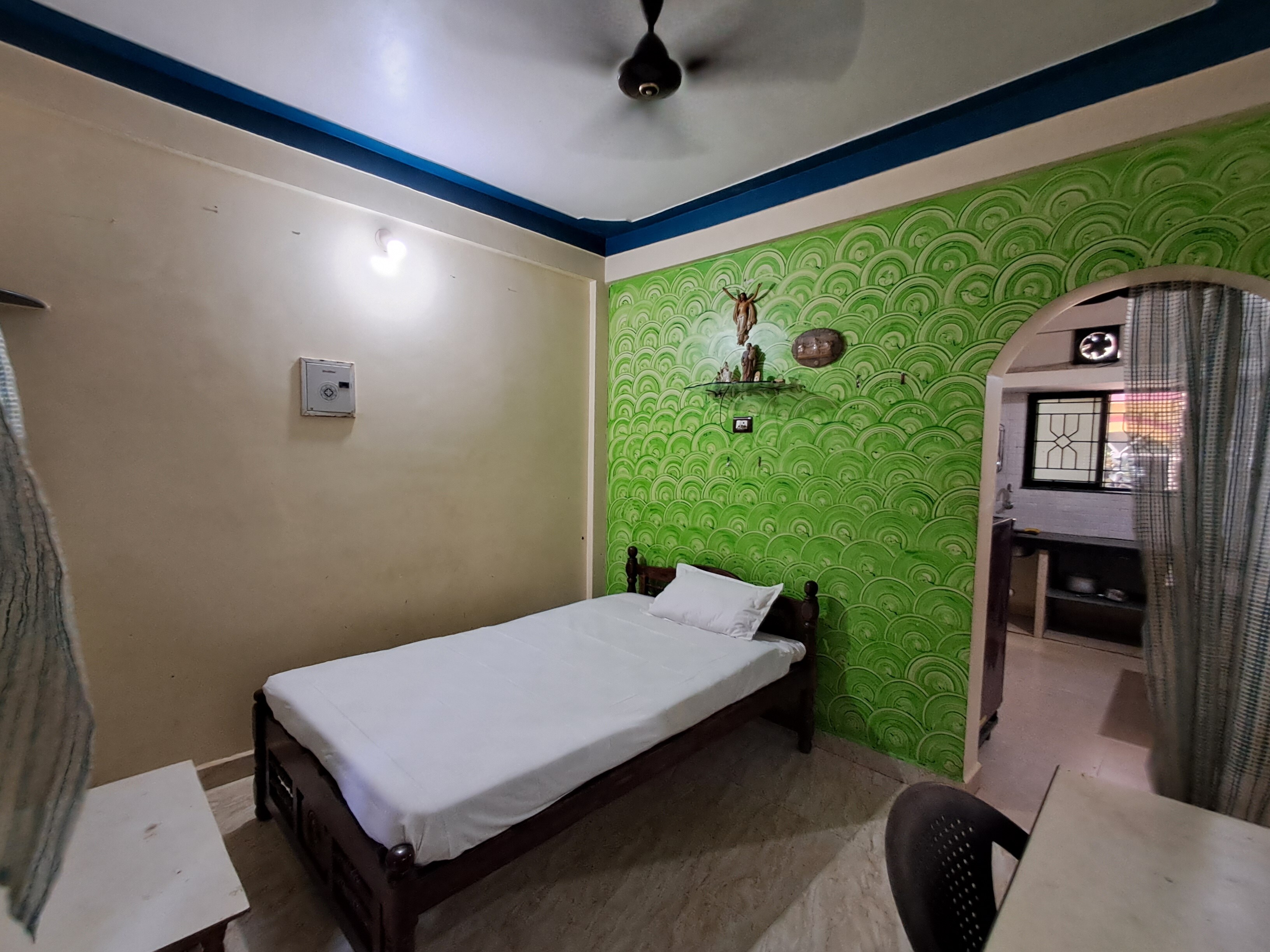 Mantra Stays Guest House- Rooms in Arambol - Tap to explore photos