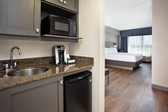 Holiday Inn Express & Suites Kingston Central