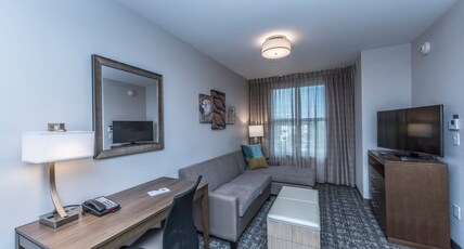 Staybridge Suites Charleston - Mount Pleasant Room Type - 1 King 1 Bedroom Suite Communications Accessible