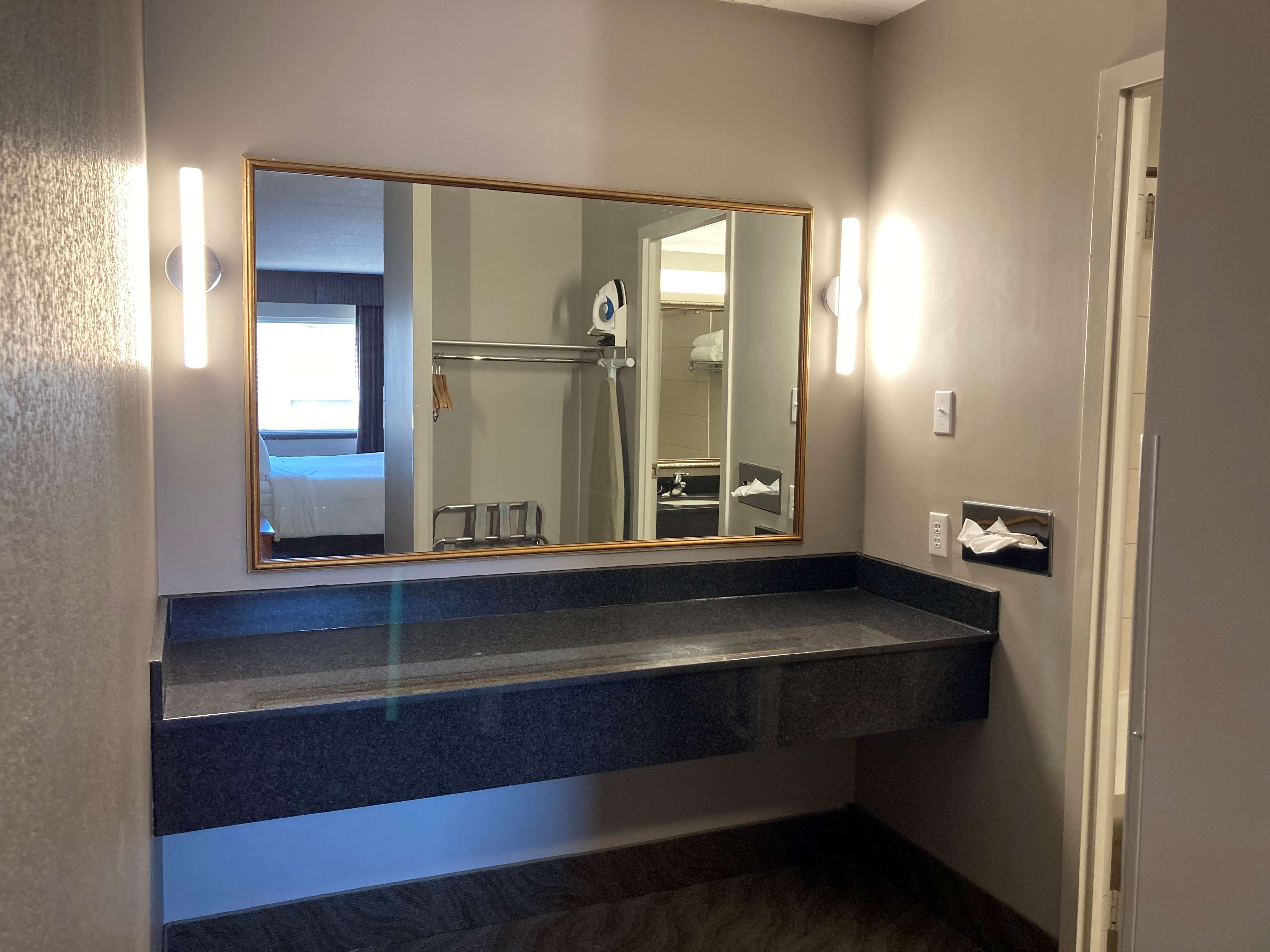 Best Western North Bay Hotel & Conference Centre - Tap to explore photos